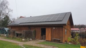 alt="päikesepaneelid katusel"