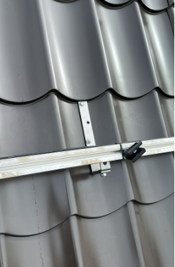 Klamber plekist katusele